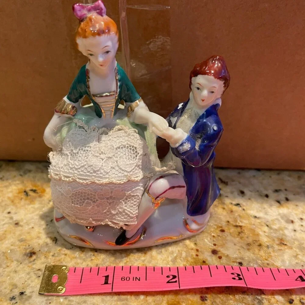 Antique colonial man and women porcelain figurines - Picture 7 of 7